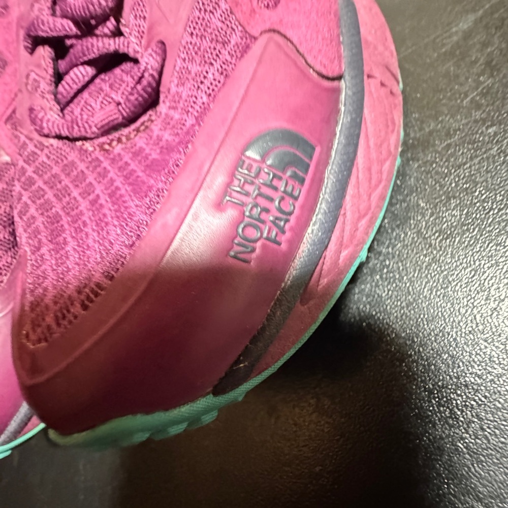 The North Face size 7.5 sneakers - Picture 4 of 12